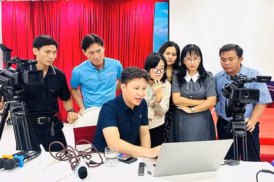 Nâng cao kỹ năng quay phim, livestream trên mạng xã hội và báo điện tử cho hội viên