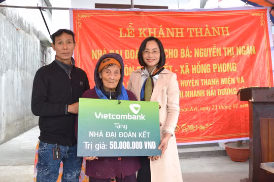 Vietcombank khánh thành nhiều ngôi nhà tặng người nghèo an cư đón Tết