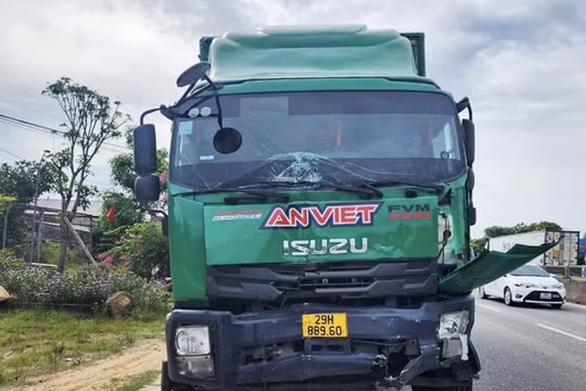 Truy tìm lái xe trong vụ tai nạn nghiêm trọng tại Hà Tĩnh