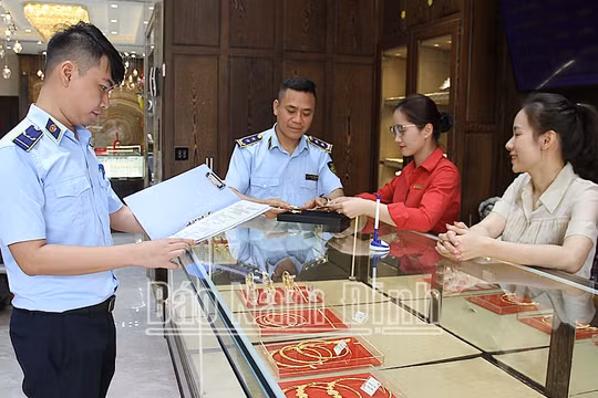 Phát hiện nhiều vi phạm tại các cơ sở kinh doanh vàng ở Nam Định