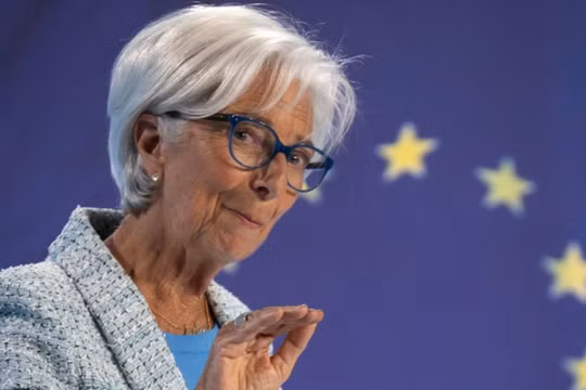 ECB cắt giảm lãi suất lần đầu tiên sau gần 5 năm