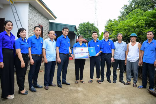 Bí thư thứ nhất Trung ương Đoàn thăm, động viên các đội tình nguyện hỗ trợ dự án đường dây 500kV mạch 3