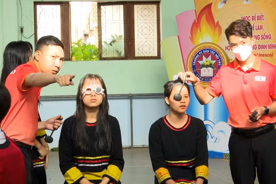 Bệnh viện Mắt Quốc tế Sài Gòn - Gia Lai: Bảo vệ đôi mắt sáng cho học sinh vùng cao