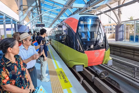 Tàu điện Nhổn - ga Hà Nội tạm dừng đón khách sáng 9/11