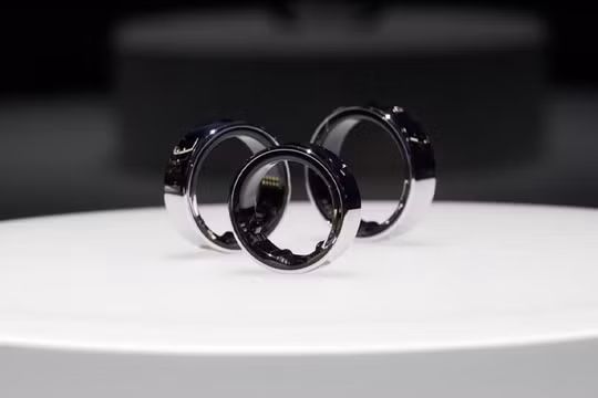 Cận cảnh chiếc nhẫn hỗ trợ sức khỏe đầu tiên - Galaxy Ring