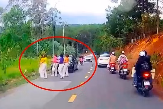 Mời làm việc người dừng ô tô, tập thể dục giữa đường ở Đà Lạt