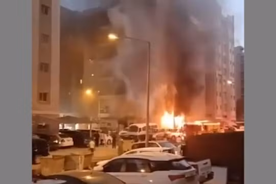 Video vụ cháy khu nhà công nhân nước ngoài khiến 49 người thiệt mạng ở Kuwait