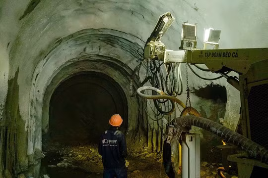 Triển khai đồng loạt 4 mũi thi công hầm đường sắt Khe Nét