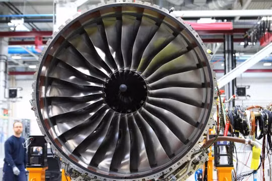Rolls-Royce lãi hơn gấp đôi bất chấp cắt giảm chi phí và căng thẳng toàn cầu