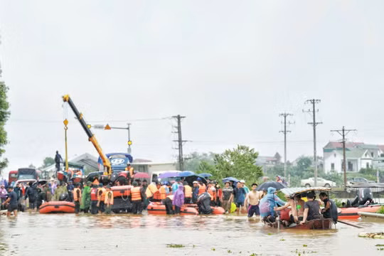 Huyện Lập Thạch (Vĩnh Phúc): Di dời người dân xã Sơn Đông ra khỏi vùng ngập lụt