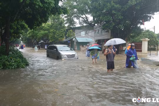 Hà Nội: Lũ sông Hồng vượt mức báo động 2 đe dọa quận, huyện ngoại thành