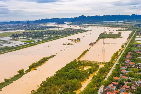 Mực nước trên các sông tiếp tục lên, Ninh Bình cảnh báo nguy cơ lũ