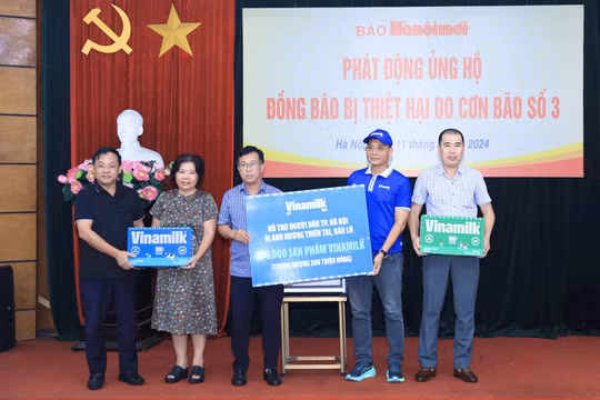 Báo Hànộimới ủng hộ nhiều nhu yếu phẩm cần thiết cho bà con vùng lũ