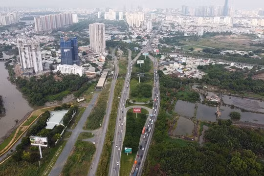 Người dân TP HCM đang làm 'sổ đỏ' sốc vì bảng giá đất mới