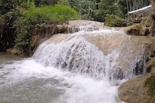 Tận hưởng không gian trong lành và đầy thơ mộng ở thác Hiêu Pù Luông
