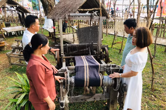 Du xuân ở Quảng trường Gia Lai ngắm hơn 30.000 hiện vật cổ