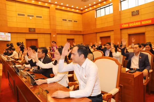 HĐND tỉnh Quảng Ninh khóa XIV thông qua 21 nghị quyết quan trọng