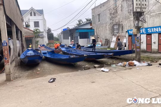 Sát mùa Lễ hội Chùa Hương, hàng trăm thuyền, đò của HTX Suối Yến vẫn "nằm bờ"?