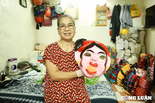 Vợ chồng già làm mặt nạ giấy bồi duy nhất ở Phố cổ Hà Nội