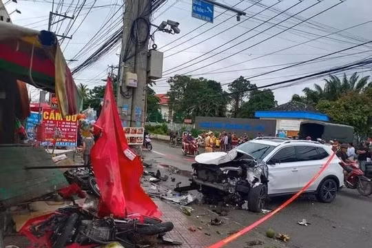 Ô tô "điên" tông hàng loạt xe máy ở Đồng Nai