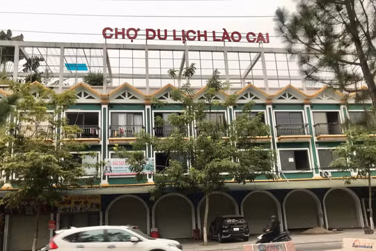 Giám đốc doanh nghiệp xây dựng chợ du lịch lớn nhất Lào Cai bị tạm hoãn xuất cảnh