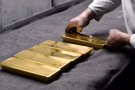 UBS: Giá vàng giảm chỉ là ngắn hạn, dự báo vượt 3000 USD vào năm 2025