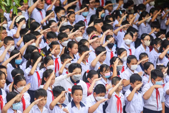 Xã hội hóa giáo dục: Đừng đẩy gánh nặng chi phí giáo dục lên vai phụ huynh