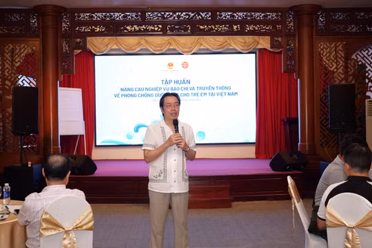 Gần 40 phóng viên, nhà báo tham gia tập huấn nâng cao nghiệp vụ về phòng chống đuối nước cho trẻ em