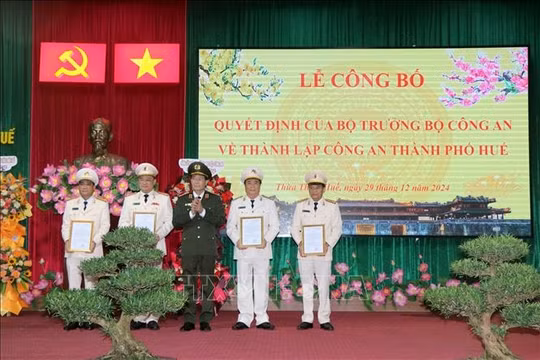 Công bố quyết định thành lập Công an thành phố Huế
