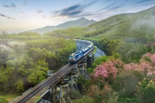 Du lịch tàu hoả xuyên Việt sẽ là sản phẩm quan trọng của Khánh Hoà trong năm 2025