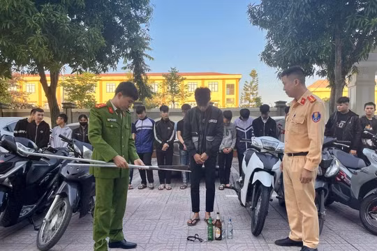 Triệu tập 18 thanh thiếu niên 'hỗn chiến' trên đường phố Hà Tĩnh