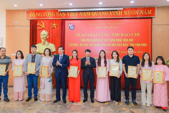 Trao giải Cuộc thi báo chí: “Vĩnh Phúc chung sức xây dựng nông thôn mới”