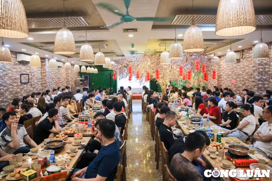 Hà Nội: Nhà hàng, quán nhậu “vỡ trận” dịp nghỉ lễ 30/4-1/5