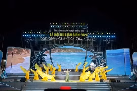 Khai mạc Lễ hội du lịch biển "Hải Tiến - Biển hát khúc tình ca"