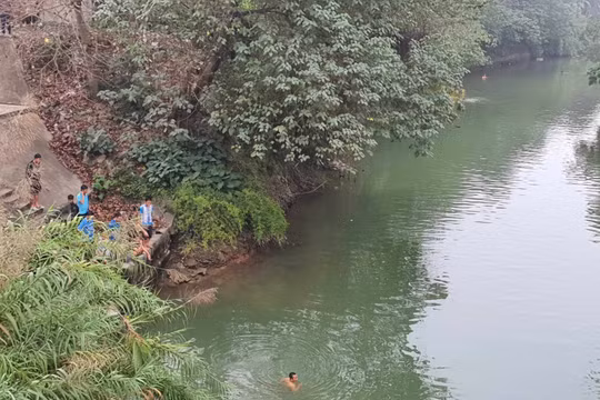 Nam thanh niên mới đi xuất khẩu lao động về, nghi nhảy cầu tự tử