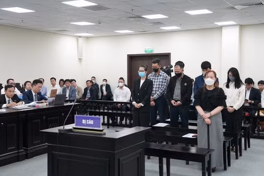 Sáng nay 9/8, cựu Chủ tịch Tập đoàn dược phẩm Vimedimex cùng đồng phạm hầu tòa