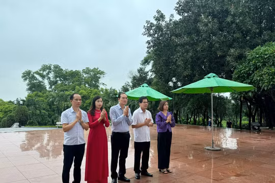 Hội Nhà báo tỉnh Vĩnh Phúc viếng, tưởng niệm các Anh hùng liệt sĩ