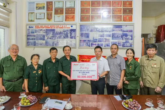 Báo Tiền Phong trao hàng trăm suất quà đến cựu thương, bệnh binh tỉnh Nghệ An