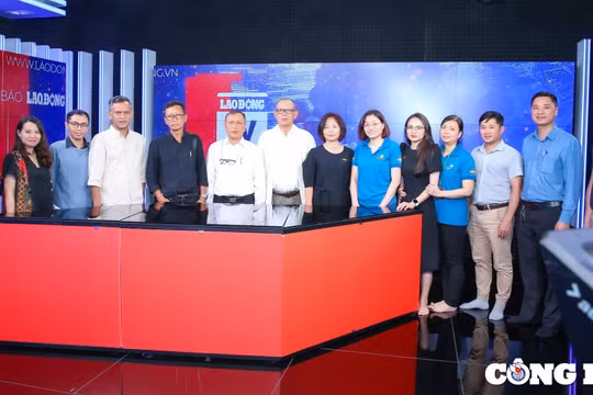 Đoàn công tác Hội Nhà báo Indonesia tham quan mô hình hoạt động của Báo Lao Động