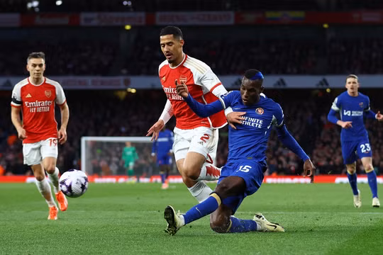 Thắng Chelsea 5-0, Arsenal bỏ xa Man City 4 điểm trên bảng xếp hạng