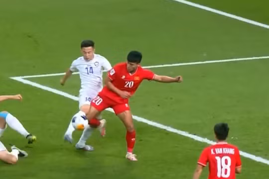 Ngọc Thắng suýt khiến U23 Việt Nam bị phạt đền trước Uzbekistan