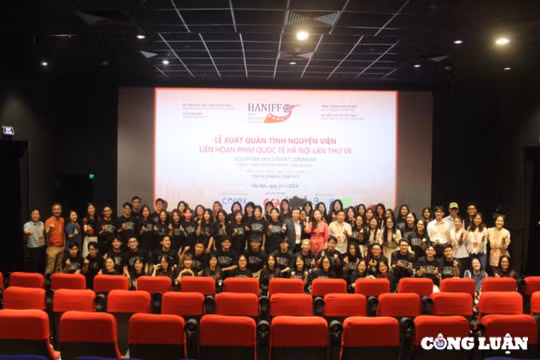 100 tình nguyện viên hào hứng hỗ trợ Liên hoan phim quốc tế Hà Nội lần thứ VII