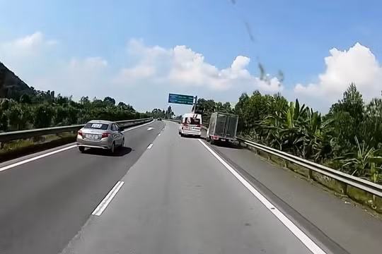Khởi tố tài xế ô tô khách chèn ép xe tải trên cao tốc Nội Bài - Lào Cai