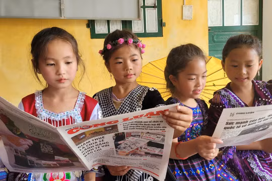 Người làm báo đồng hành cùng thầy cô giáo trong sự nghiệp 'trồng người'