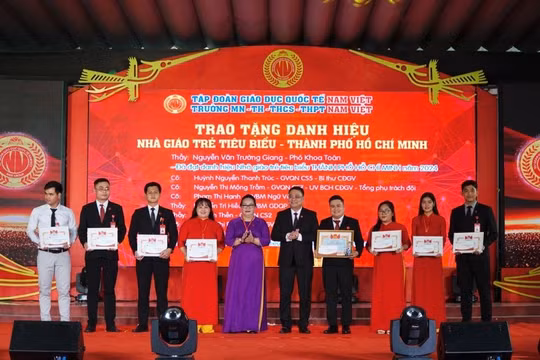 Tập đoàn Giáo dục Quốc tế Nam Việt vinh danh nhiều nhà giáo trẻ tiêu biểu nhân dịp kỷ niệm 20/11