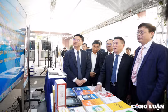 Tập trung công tác đấu tranh thông tin xấu, độc từ nền tảng xuyên biên giới bằng công nghệ