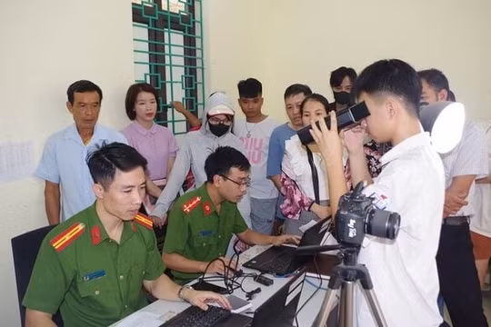 Hà Nam thu nhận hơn 1.500 hồ sơ cấp thẻ Căn cước trong ngày đầu thực hiện Luật Căn cước