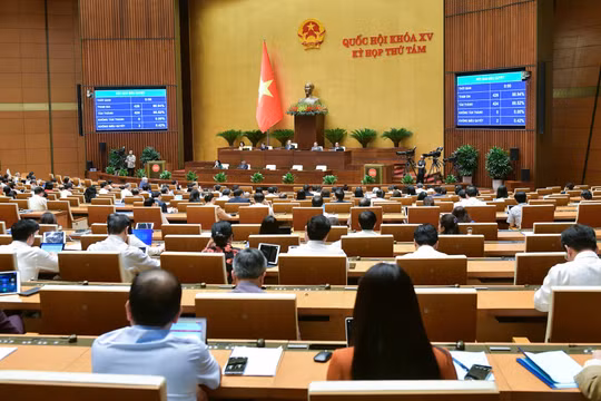 Quốc hội thảo luận ở tổ về chủ trương đầu tư dự án Đường sắt tốc độ cao trục Bắc - Nam
