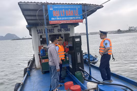Quảng Ninh: Phạt 50 triệu đồng cửa hàng xăng dầu lênh đênh trên biển