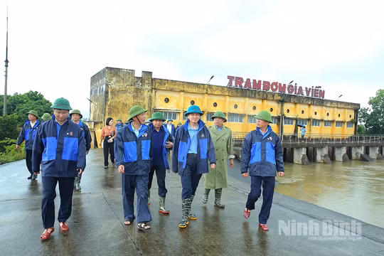 Ninh Bình: Tạm dừng hoạt động các bến đò ngang, bến phà trên sông cho đến khi lũ rút